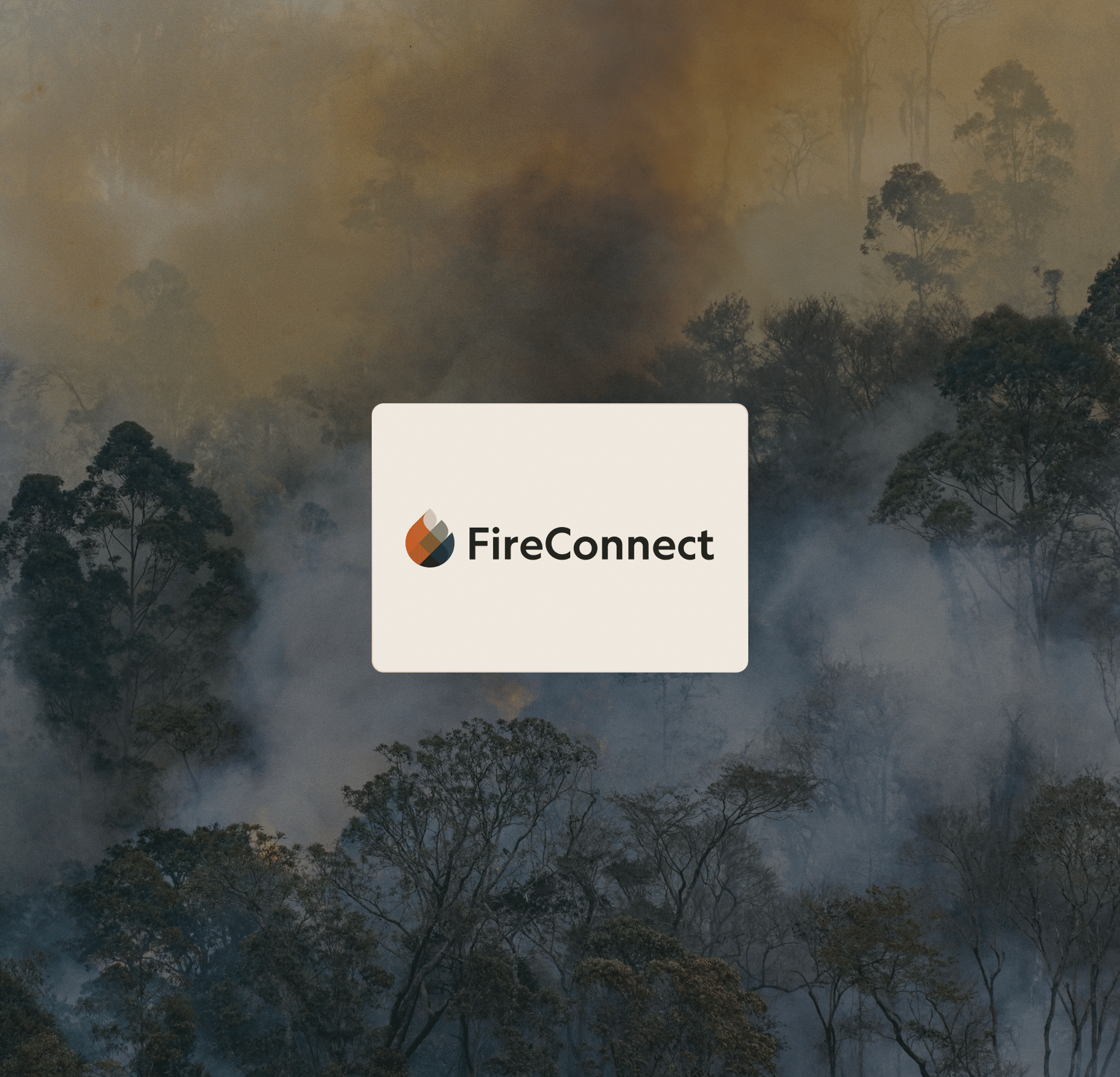 Logo FireConnect sur scène d’incendie forestier enfumé